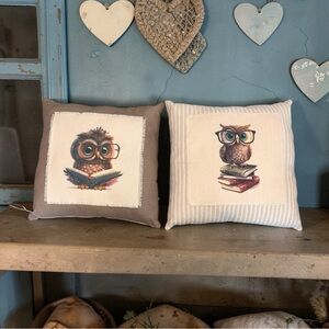 Set of 2 Throw Pillows Oscar & Ollie Owl W/ Glasses & Book 10in x 10in New